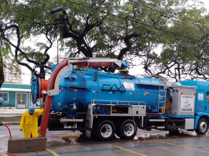 Infraestrutura intensifica serviços de drenagem durante fim de semana chuvoso