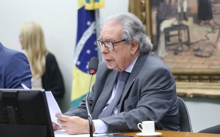 CCJ aprova notificação obrigatória de distúrbios vocais ligados ao trabalho