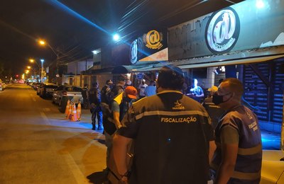 Convívio Social fiscaliza bares no Graciliano Ramos após denúncia da população