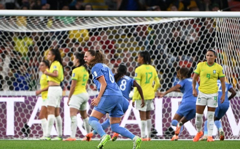 França vence Brasil e assume a ponta do grupo F do Mundial: 2 a 1