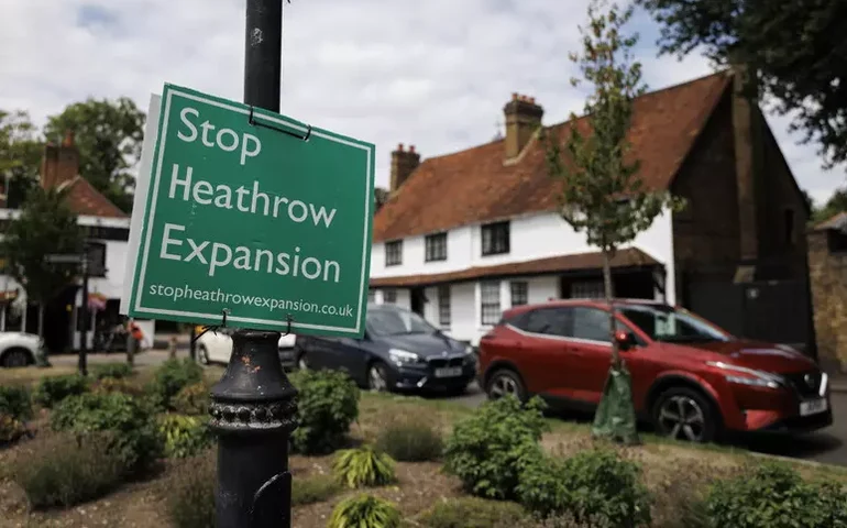 Terminal do aeroporto de Londres é evacuado após emergência