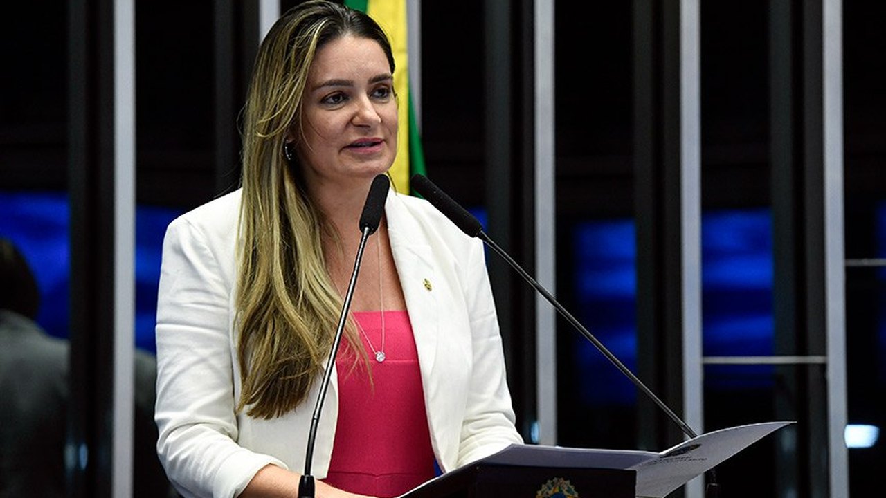 Augusta Brito celebra aprovação de recursos para o piso da enfermagem
