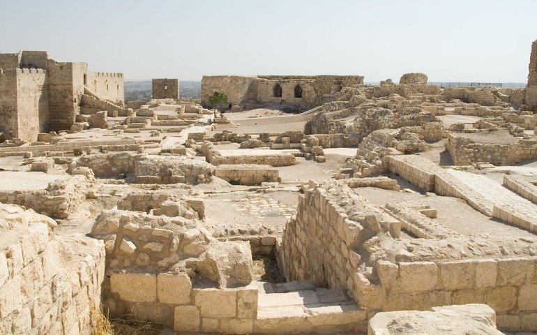 Pavimento em mosaico do século III com motivos figurativos é descoberto no noroeste da Turquia