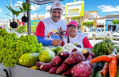 Comercialização de alimentos saudáveis fortalece cadeia produtiva local no Circuito de Feiras da Agricultura Familiar