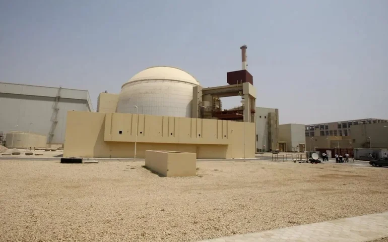AIEA confirma destruição de estrutura próxima a usina nuclear de Bushehr, no Irã