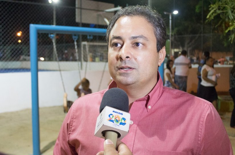 Praia do Sobral: Prefeitura de Maceió conclui iluminação na faixa de areia