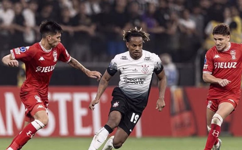 André Carrillo confia na recuperação do Corinthians em jogo crucial pela Sul-Americana