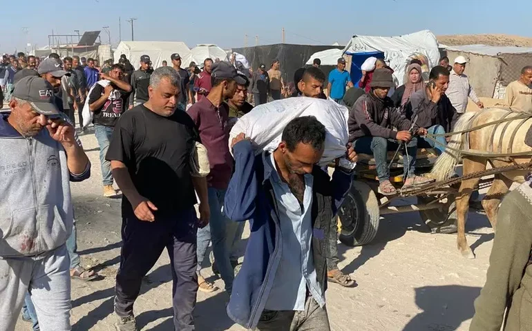 Ataque de Israel deixa mortos perto de centro de ajuda em Gaza