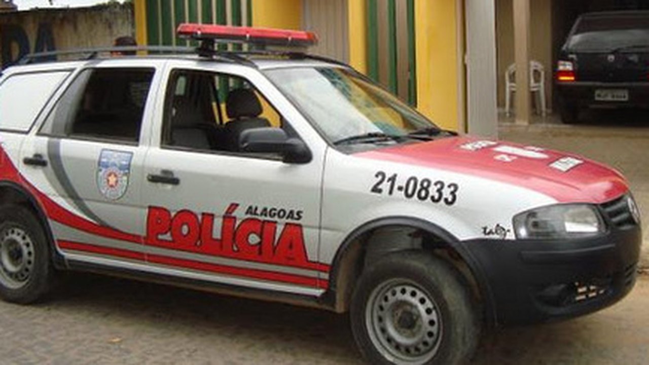 Idosa morre prensada por carro em garagem no município de Arapiraca