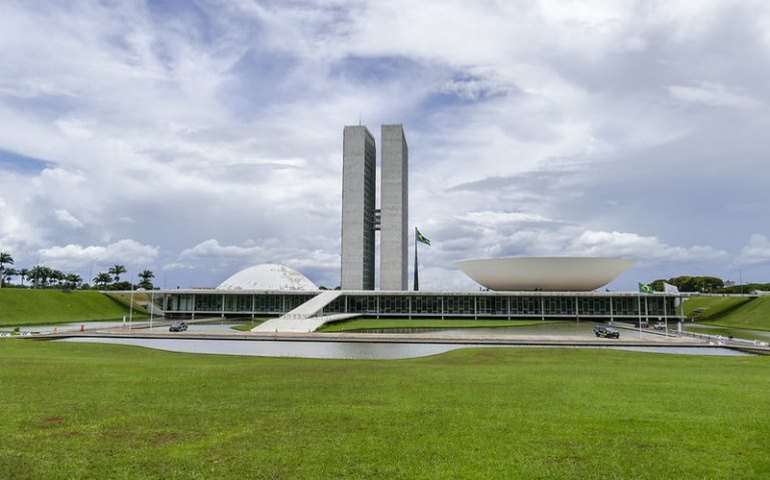 Senado aprova projeto que salva orçamento secreto por 66 votos a 2; texto vai à sanção