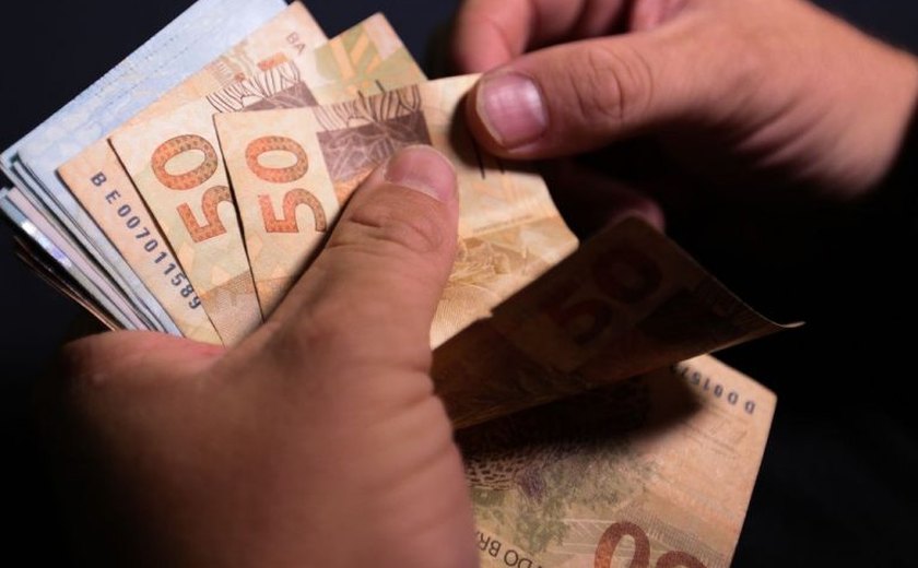 Salário mínimo deve ter novo reajuste no dia 1º maio