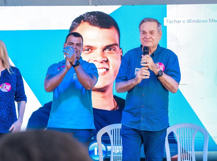 Ao lado de Ronaldo Lessa, João Folha lança sua campanha em Maceió