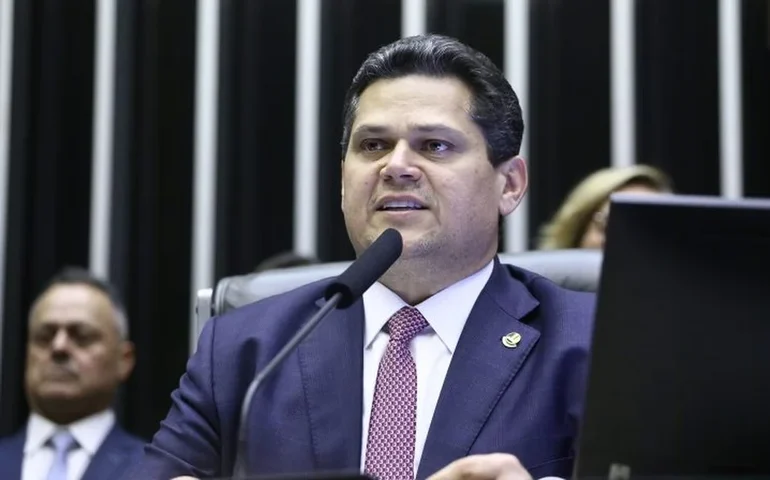 Davi Alcolumbre abre sessão conjunta do Congresso sobre Orçamento de 2025
