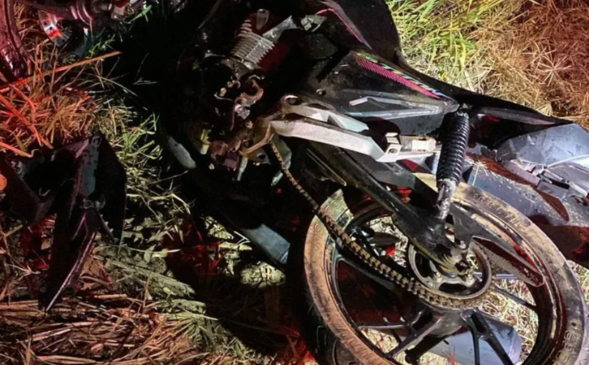 Colisão entre moto e ônibus escolar deixa dois jovens gravemente feridos em Colônia Leopoldina