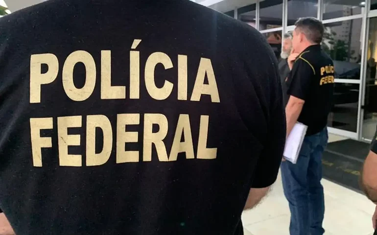 Rainha de bateria é obrigada a fazer raio-x em hospital para comprovar que não estava com drogas em aeroporto de SP