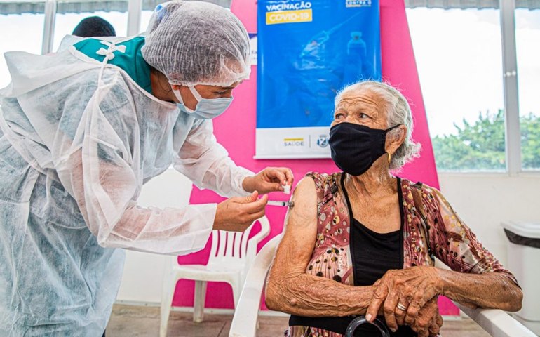 Arapiraca registra queda de 70% na mortalidade de idosos acima de 80 anos após vacinação contra a Covid