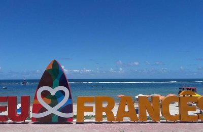 Todas as barracadas da orla do Francês serão demolidas na quarta