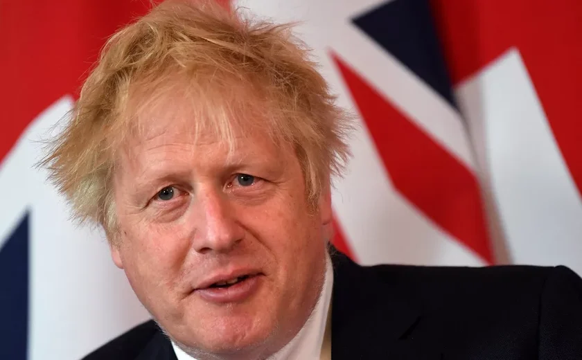 Boris Johnson enfrenta voto de desconfiança no Parlamento e pode deixar o cargo