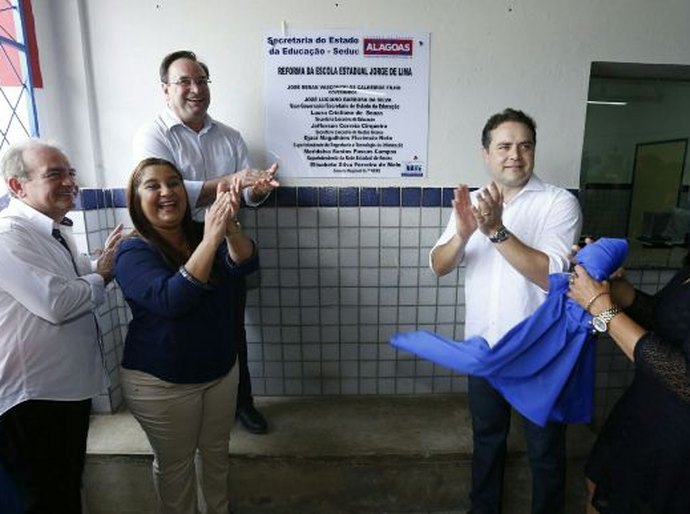 Renan Filho inaugura reforma de escolas e garante Ifal em União