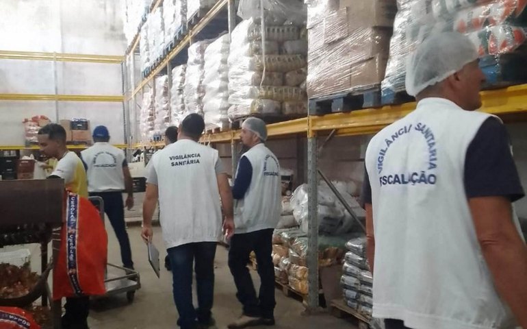 Vigilância Municipal apreende 650 kg de produtos impróprios para o consumo na parte alta da cidade
