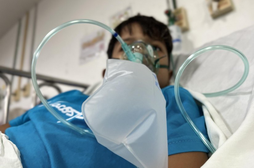 Fumaça e alérgenos podem agravar casos de asma durante festas juninas, alerta pneumologista do HGE