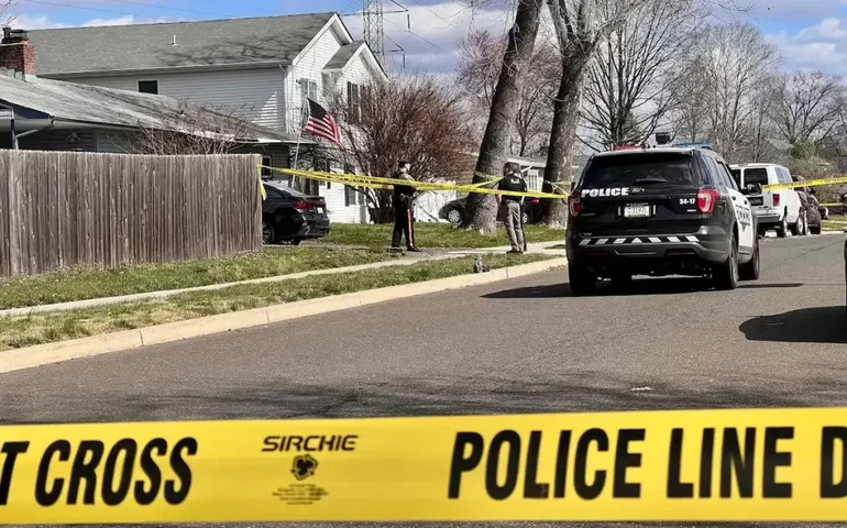 Atirador deixa 3 mortos na Pensilvânia, diz polícia; moradores são orientados a buscar abrigo