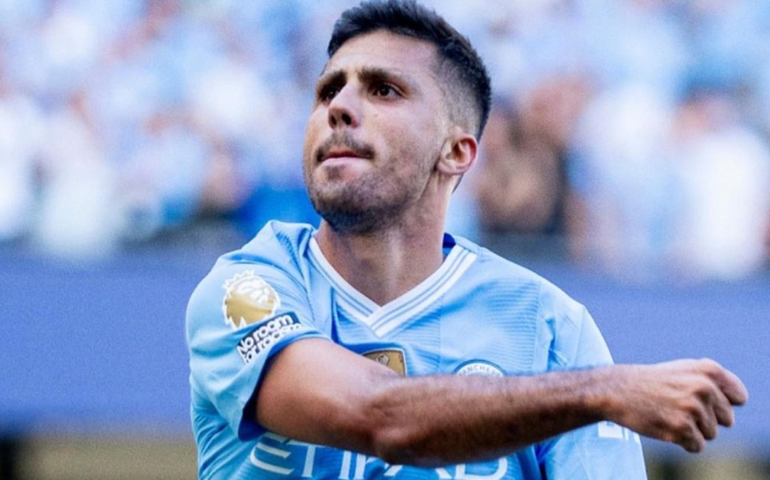 Rodri sofre grave lesão no joelho e deve virar desfalque do City para o restante da temporada