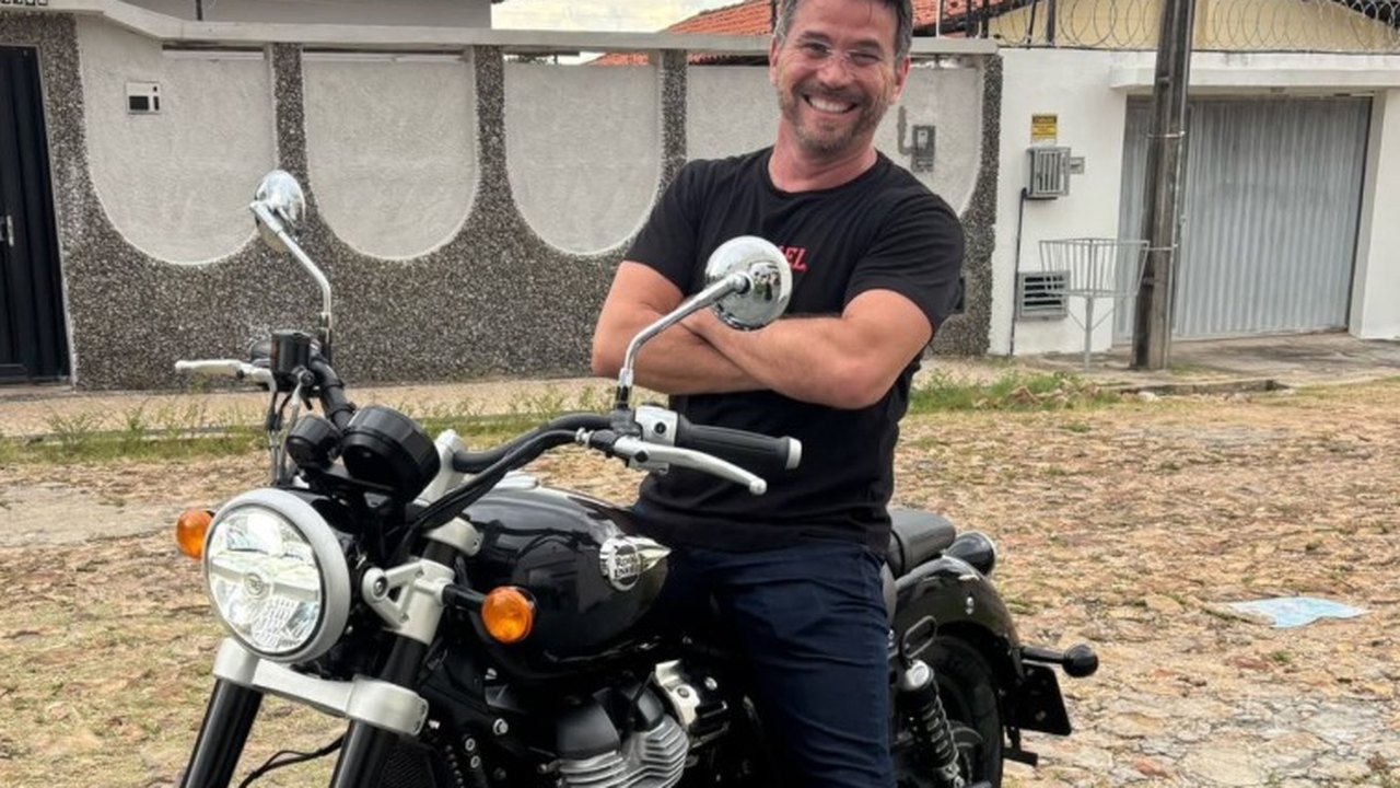 Quem é César Filho, apresentador e locutor que passa por cirurgia após acidente de moto