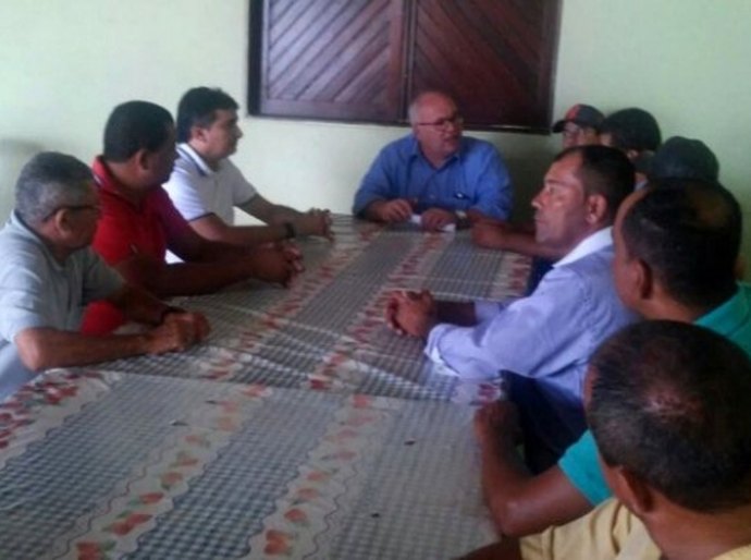 Governo debate projetos com moradores de Olho d'Água Grande