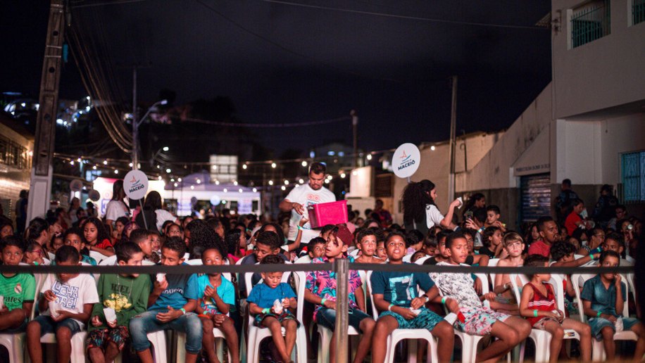 Cine Massa reúne crianças e adultos em edição no Vale do Reginaldo