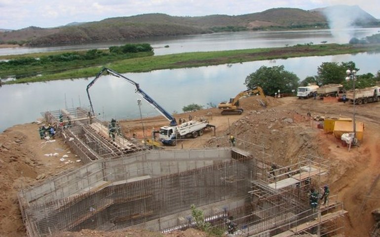 Sistema adutor do Agreste está com 90% de obras concluídas