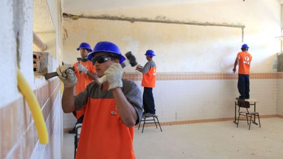 Governo vai investir R$ 52 milhões na recuperação de escolas; trabalhos já foram iniciados
