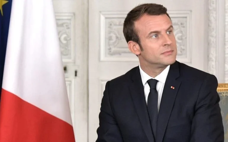 Partido conservador da França exclui presidente que concordou em se aliar com a extrema direita