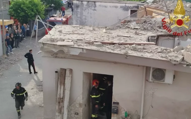 Casa desaba na Itália e mata 4 pessoas da mesma família; bombeiros suspeitam de explosão de gás