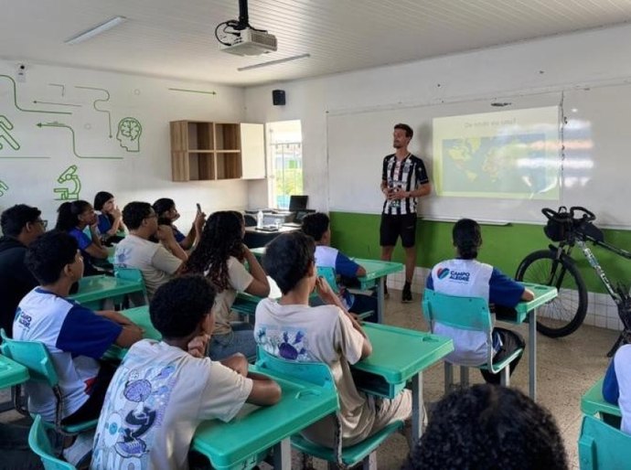 Escola Municipal Monsenhor Hildebrando recebe projeto internacional e promove intercâmbio cultural com estudantes