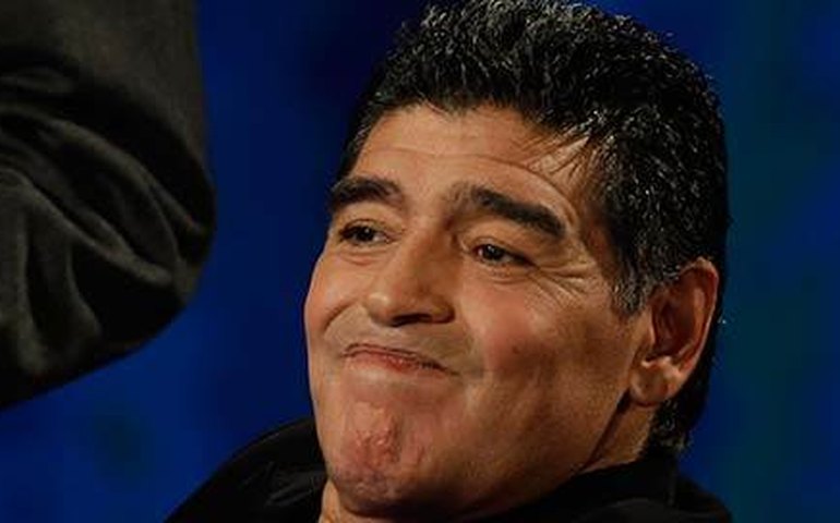 Maradona chama zagueiros do Brasil de ‘fenômenos’ e diz que espera mais de Neymar