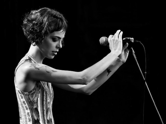 Elisa Lemos e Toni Augusto apresentam show ‘Fio Condutor’, no Teatro Deodoro