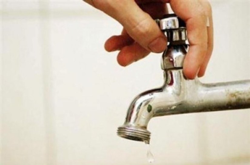 Adutora rompe e deixa abastecimento na Bacia Leiteira deficiente