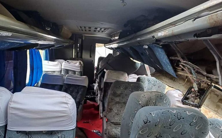 Sobe para 17 número de mortos por acidente com ônibus em Pernambuco