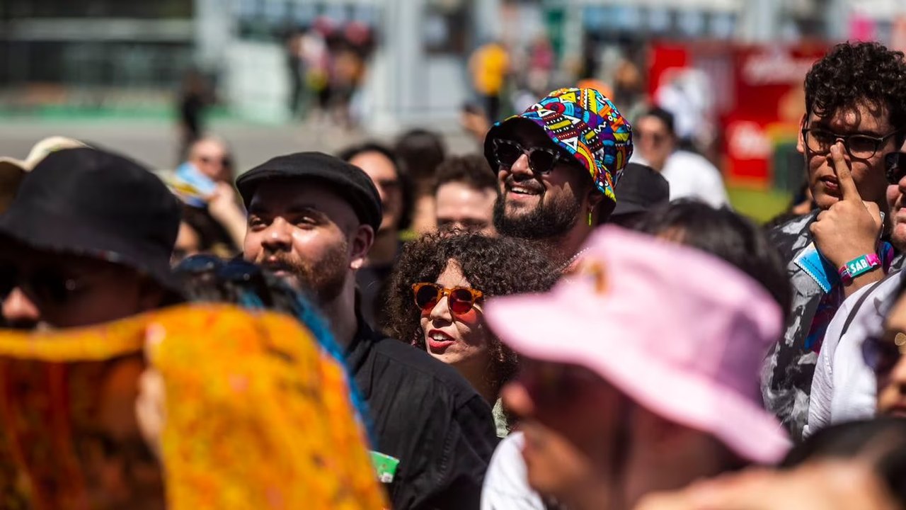 Lollapalooza 2023: Filipe Ret leva trap carioca ao palco do festival