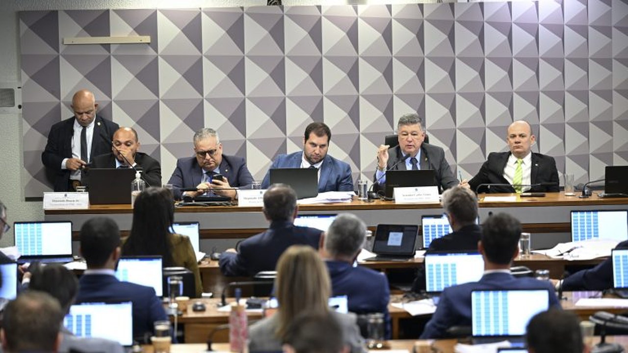 Oposição apadrinha verba 'paralela' e disputa obras com o governo