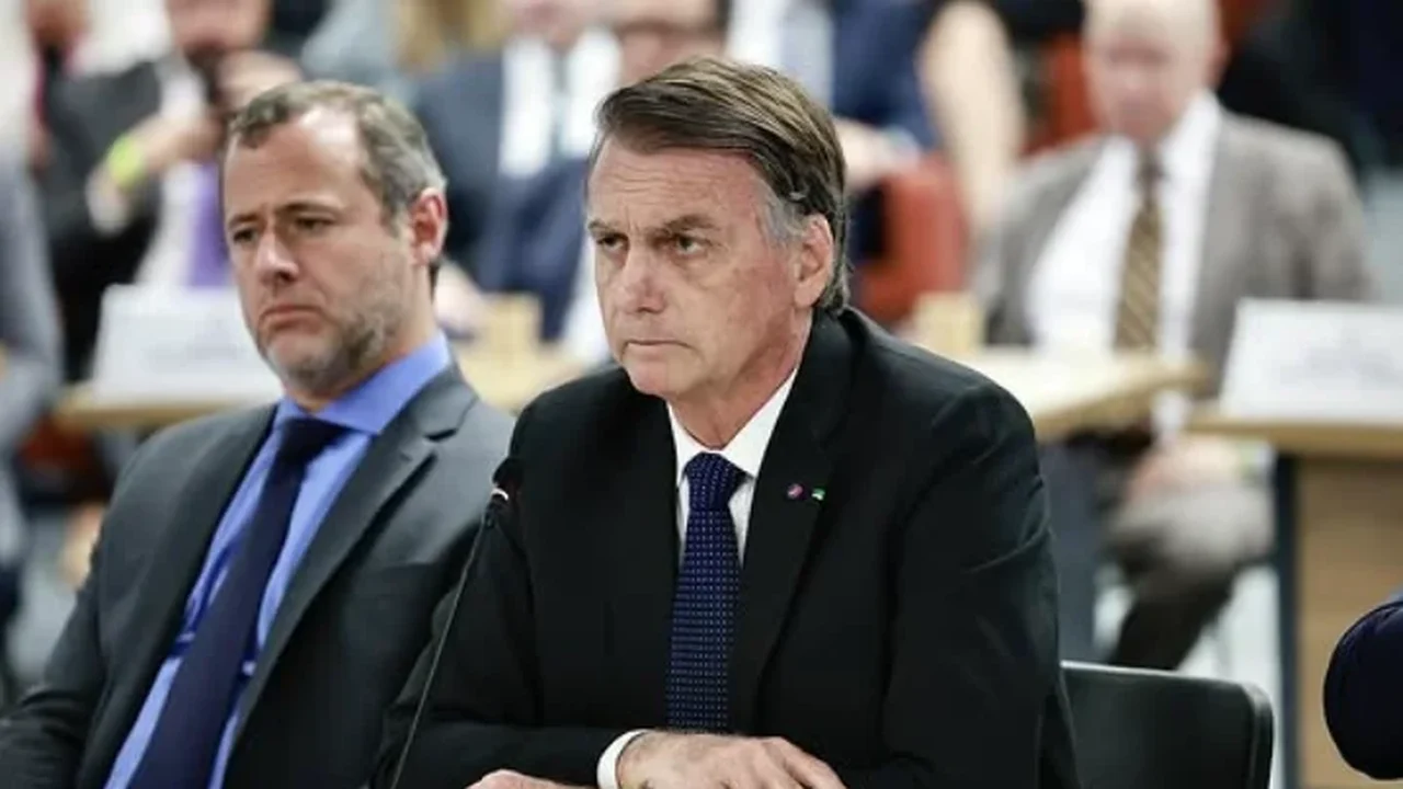 Defesa diz que segurança retirou peça de arma de Bolsonaro por efeito de medicamentos