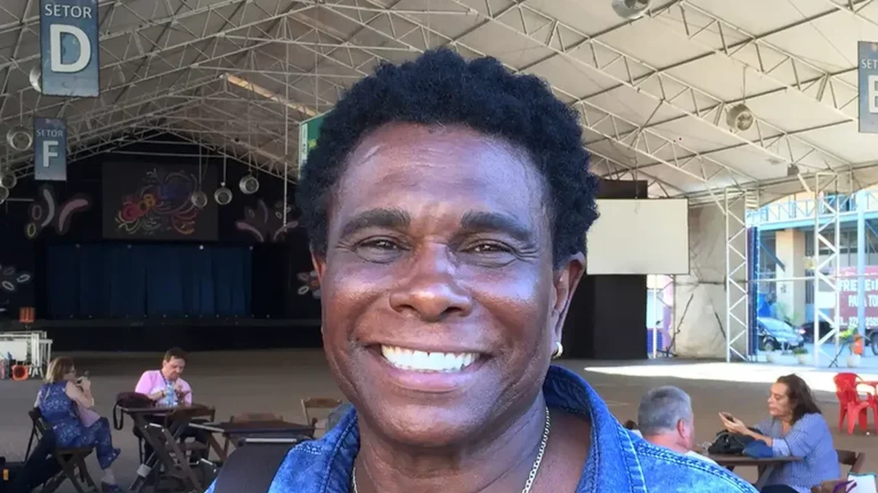 Neguinho da Beija-Flor relembra diagnóstico de câncer e destaca importância do apoio da esposa