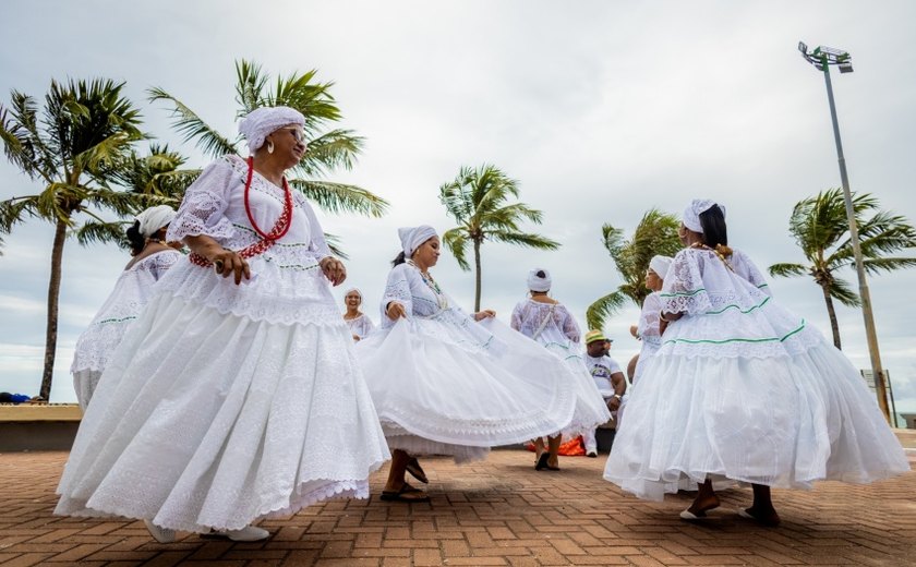 Dia das Flores chega à 10ª edição com homenagem a Edson Moreira e cortejo na orla de Maceió