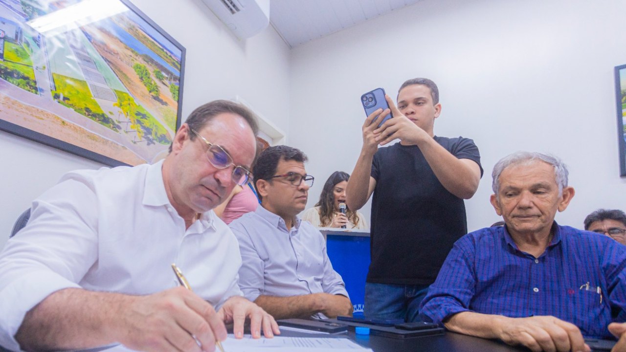 Prefeito Luciano assina ordem de serviços de R$ 5 milhões para revitalizar o centro comercial