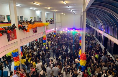 Uninassau realiza festa de boas-vindas para alunos