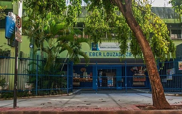 'Pais têm de enxergar sinais', diz mãe de um jovem que atacou escola