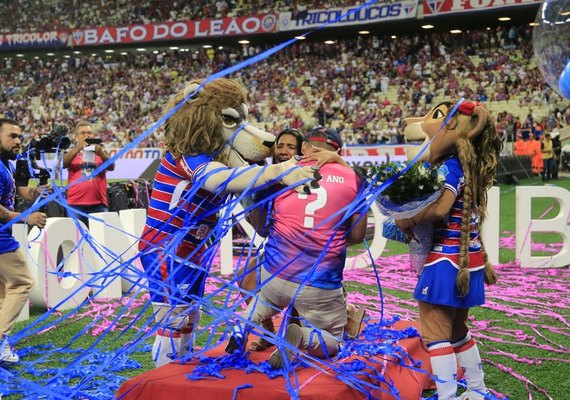 Pais fazem chá revelação em intervalo de jogo entre Fortaleza e Santos