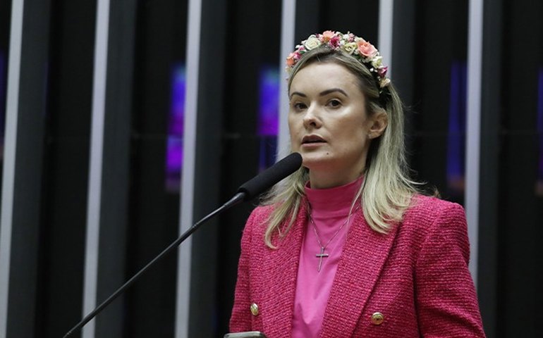 Deputada Júlia Zanatta pode ser investigada pela PGR por emenda a clube de tiro