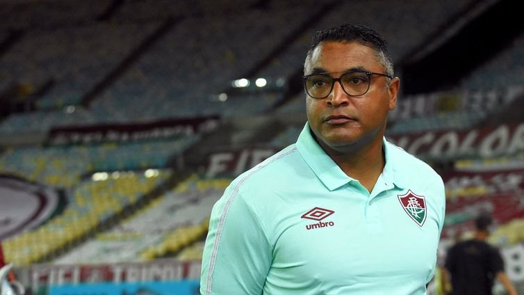 Roger Machado diz que Cazares pode ter uma oportunidade como titular.